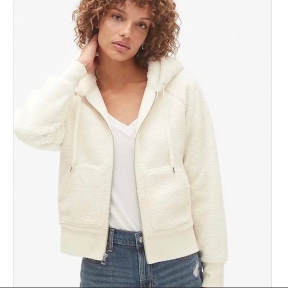 GAP cream colored Sherpa.  Like new.  Size Small